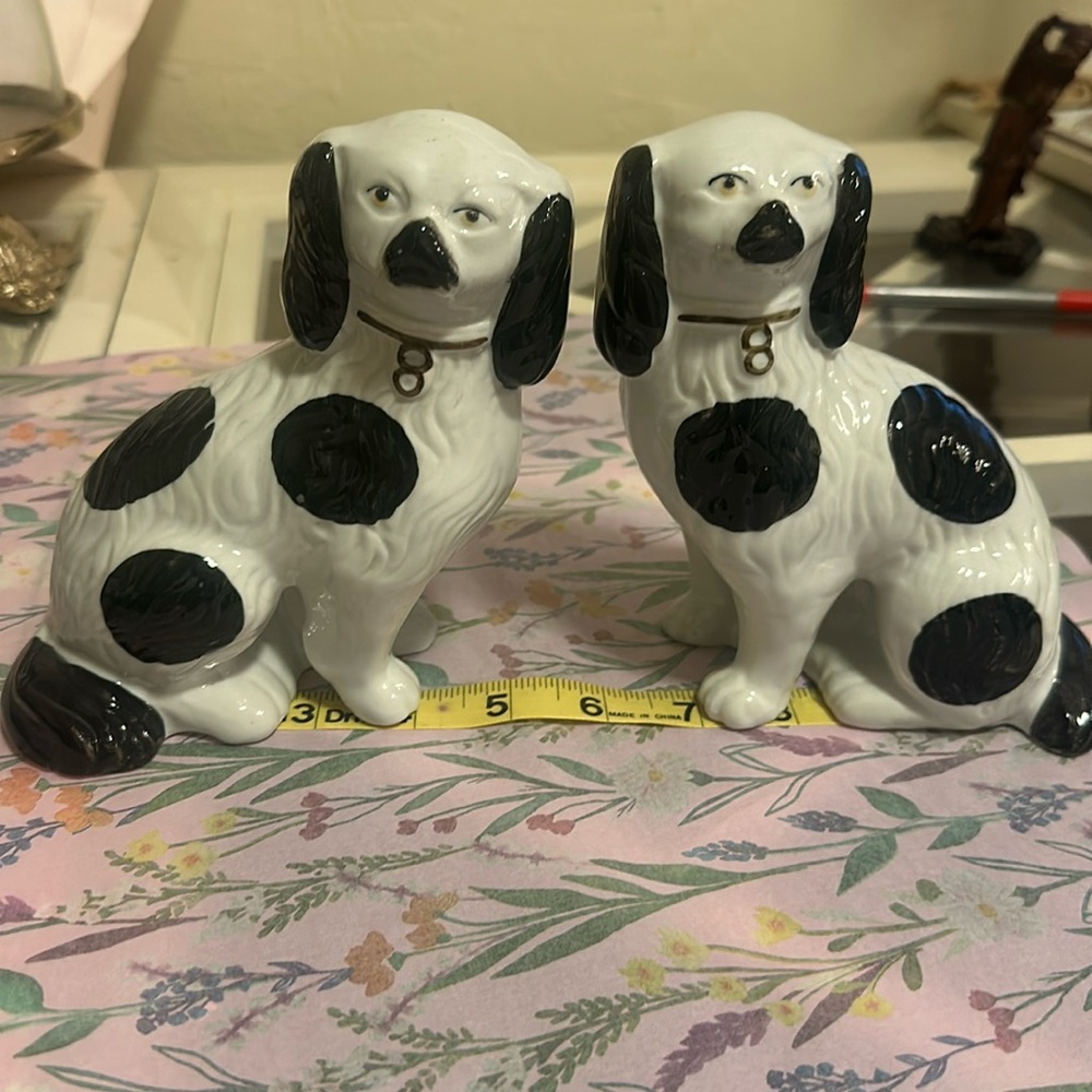 Pair staffordshire dogs